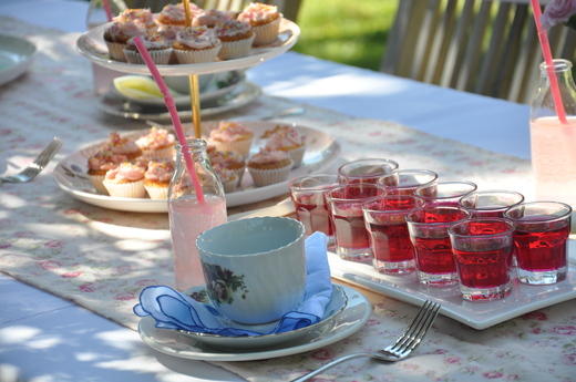 “Чаепитие в саду”: День Рождения для девочки на свежем воздухе