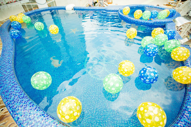 Вечеринка у бассейна “Лови волну” в честь 11-летия